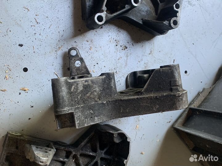 Кронштейн опоры двигателя scenic 2-3