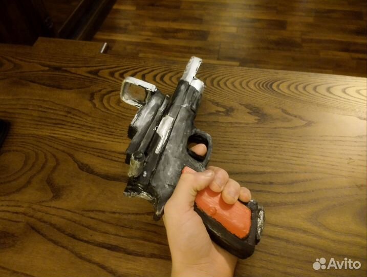 Игрушечный пистолет