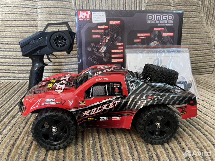 Машина на пульте управления большая