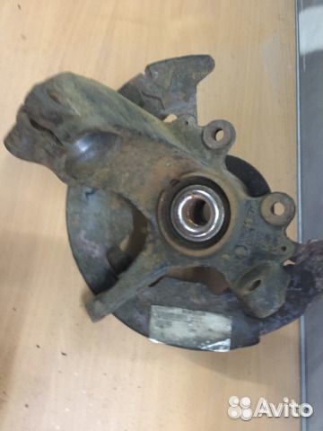 Кулак Вольво S40 2004- передний левый 31212947