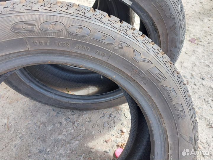 Goodyear UltraGrip 9+ 215/55 R17