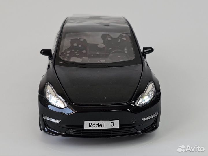 Модель машины Tesla Model 3 1:24