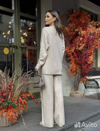 Вязаный трикотажный костюм