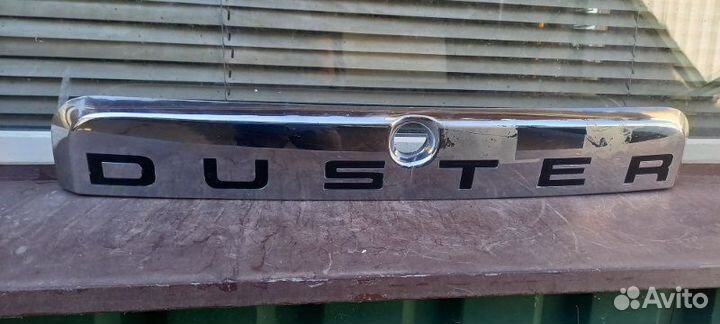 Накладка двери багажника задняя Renault Duster 1