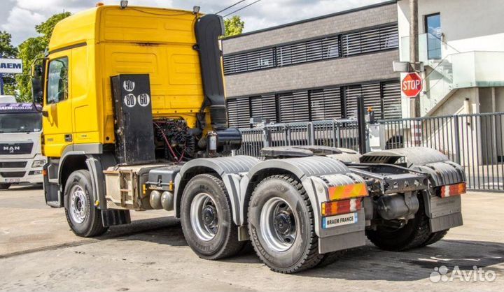 Pазбираем грузовик Mercedes-Benz Actros mpii 2002