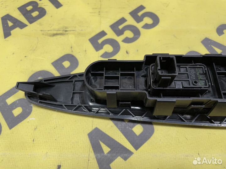 Кнопка стеклоподъемника Citroen C4