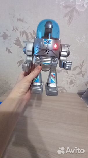 Игрушка робот