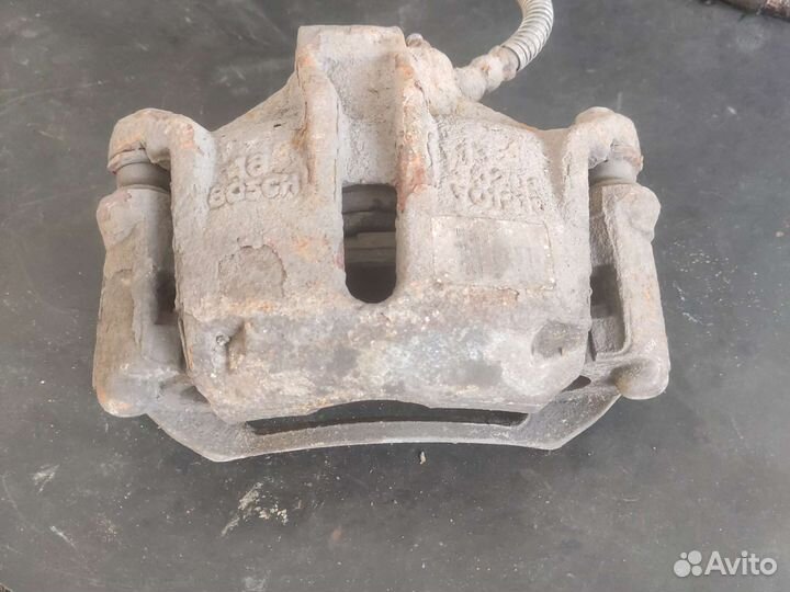 Суппорт передний левый Peugeot 206