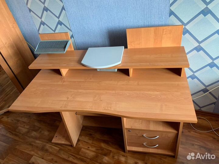 Стол письменный компьютерный