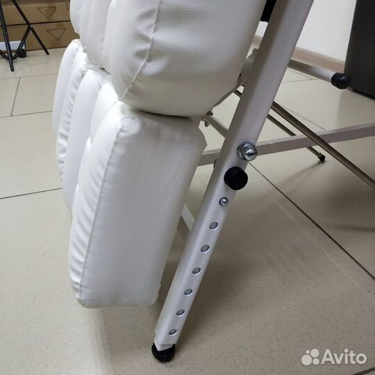 Педикюрное кресло с регулировкой высоты
