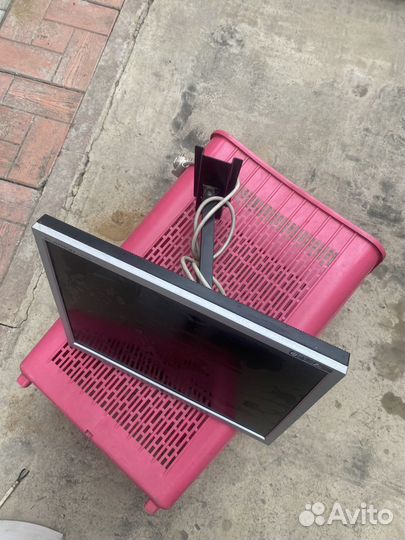 Монитор с кронштейном