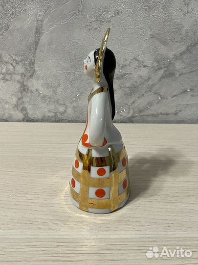 Фарфоровая статуэтка 
