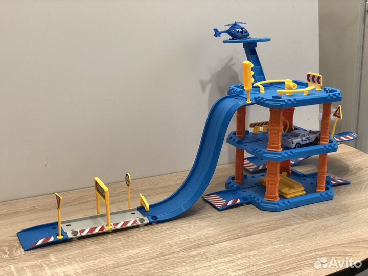 Детская парковка для машинок