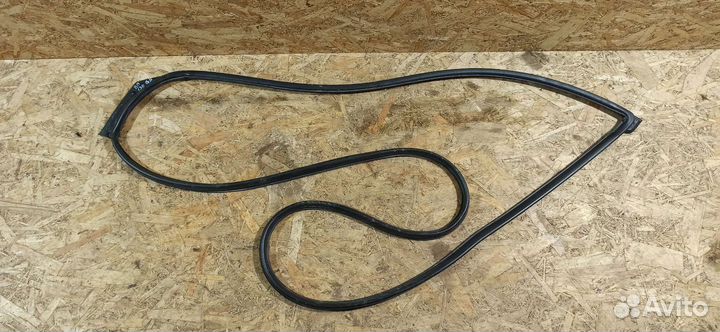 Уплотнительная резинка правой двери Hyundai I30