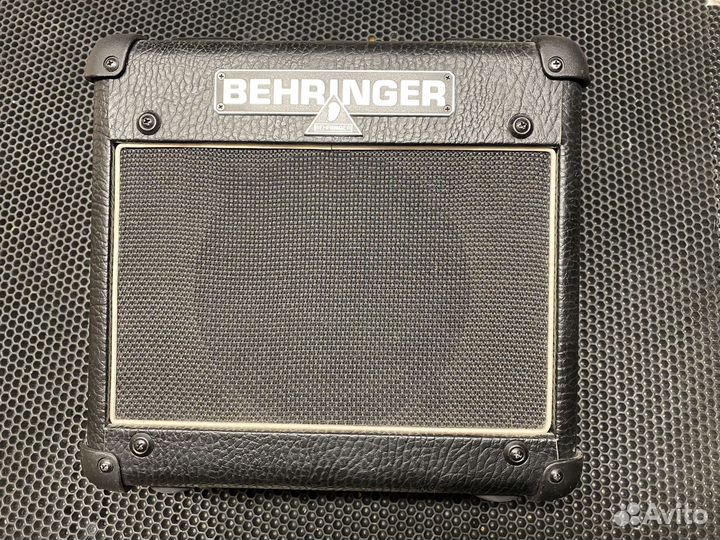 Ламповый комбоусилитель behringer AC108