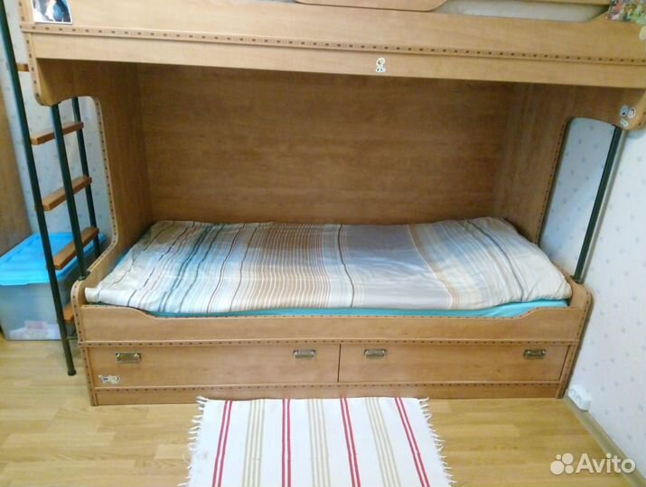 Двухъярусная кровать