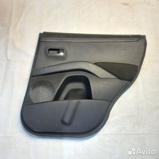 Обшивка двери задняя правая Mitsubishi Outlander