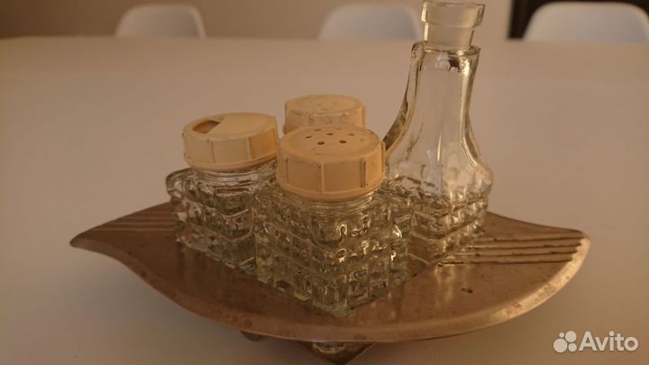 Солонки, перечницы и прочие столовые мелочи