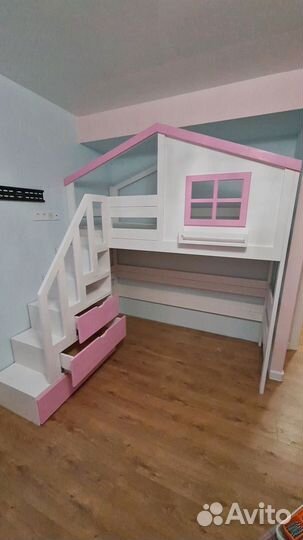 Детская двухъярусная кровать