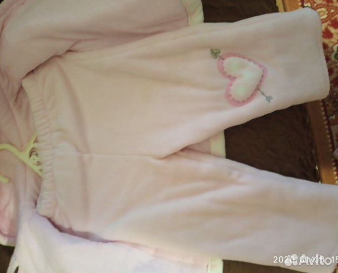 Костюмчик для девочки. Состояние нового,одели пару