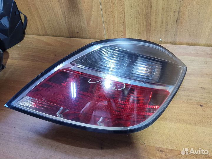 Opel astra h- фонарь задний правый