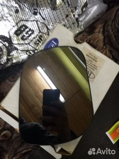 Toyota rav4 зеркальный элемент