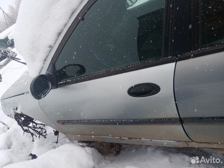Дверь передняя Renault Laguna 1