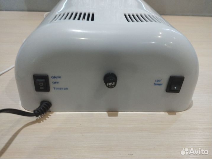 Ультрафиолетовая лампа для маникюра