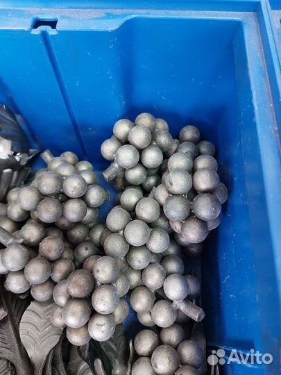 Гроздь винограда малая