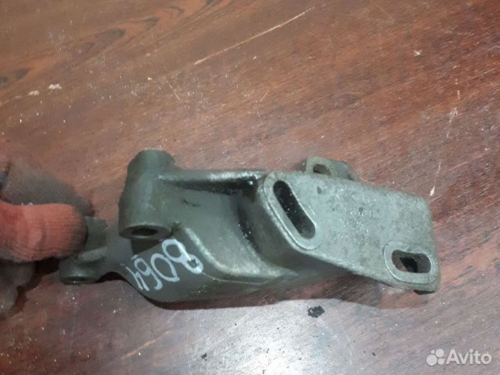 Кронштейн гура ауди 80б4 audi 80b4