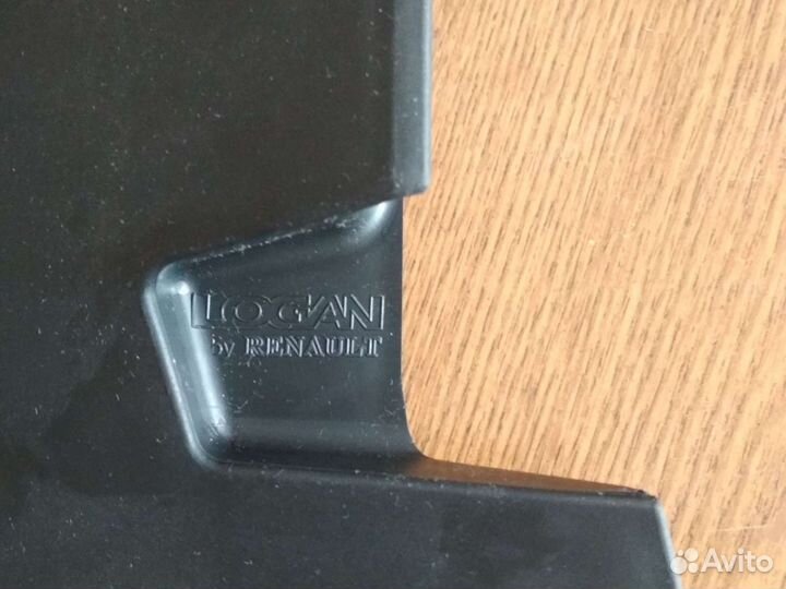 Брызговик передний левый Рено Логан, Лада Ларгус