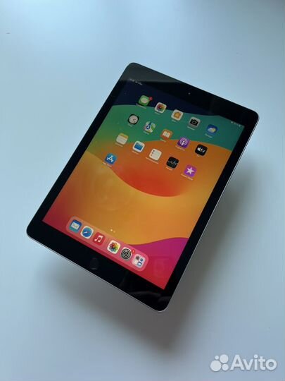 iPad 9.7” 6 поколения Wi-Fi 32GB Space Gray