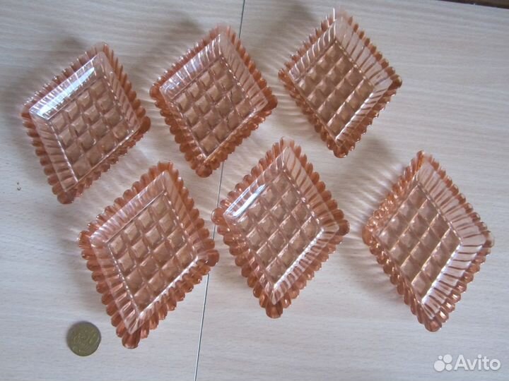 Тарелки, креманки и хрустальные кружки