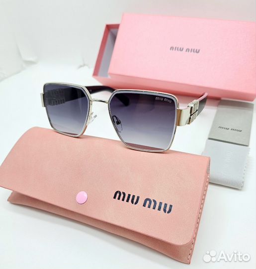 Солнцезащитные очки Miu Miu