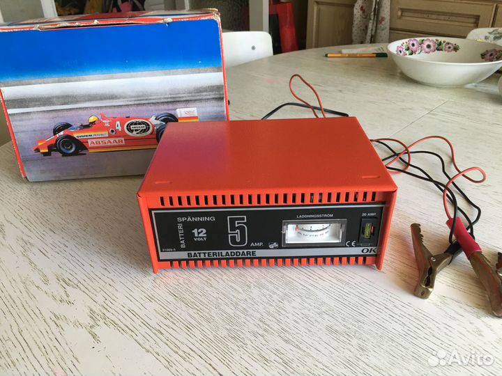 Автомобильное зарядное устройство