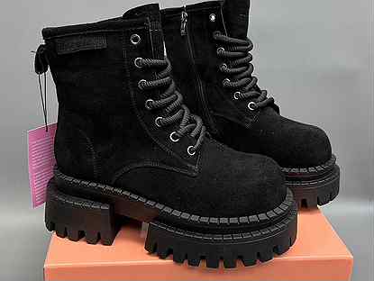 Ботинки миу миу женские зимние. Байкерские сапоги miu miu. Байкерские сапоги miu miu. Miu miu boots. Ботинки миу миу женские зимние.