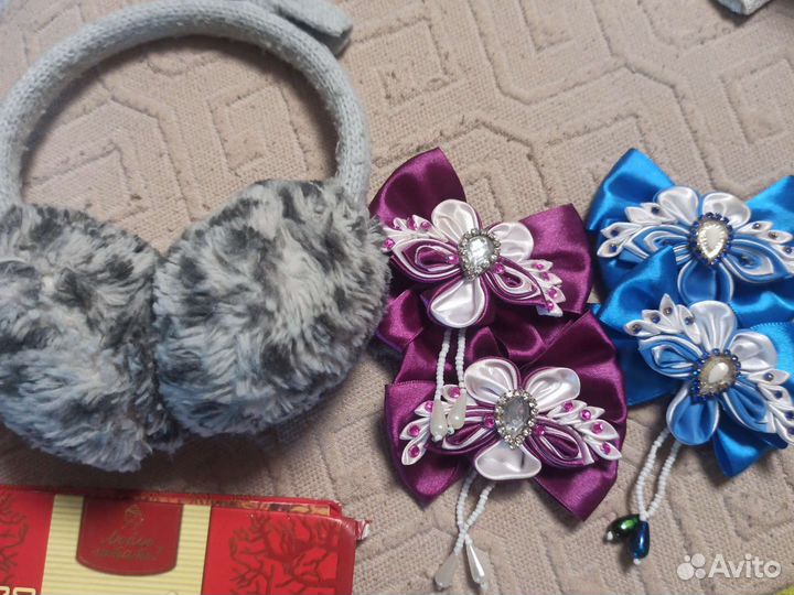 Книжки, заколки, игрушки, сумочки для девочки