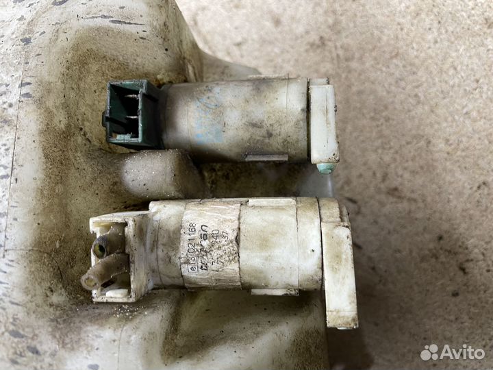 Бачок омывателя Nissan Primera P11 дорестайлинг