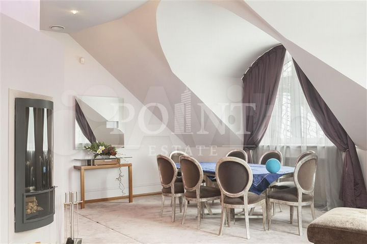 Дом 1118 м² на участке 15 сот.