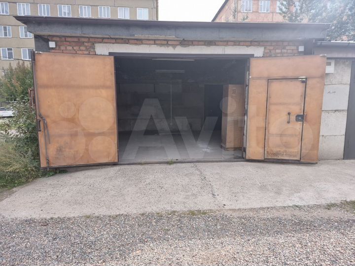 Гараж, > 30 м²
