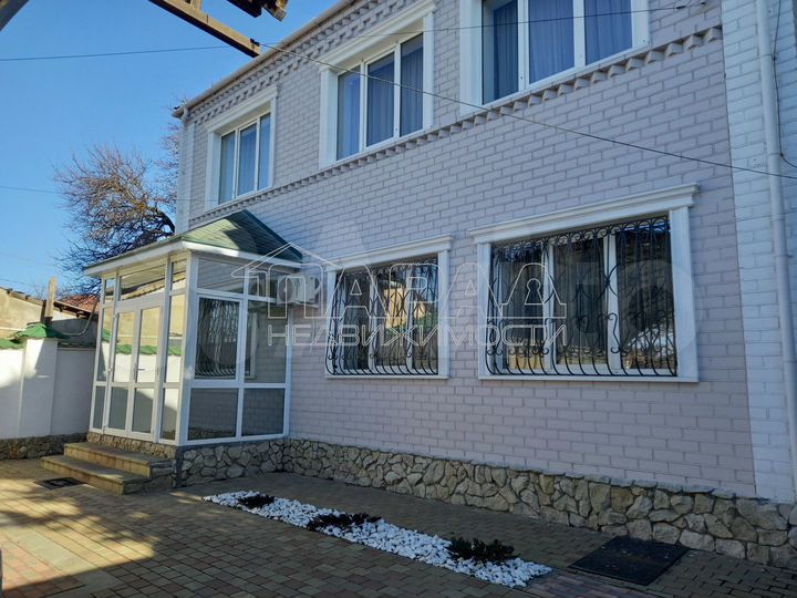 Дом 215,6 м² на участке 4,6 сот.