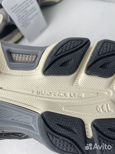Кроссовки asics