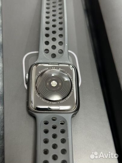 Apple watch se 44mm nike