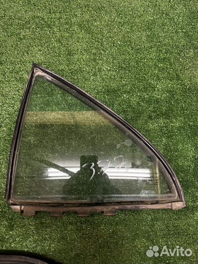 Форточка задней левой двери Toyota Avensis (03-09)