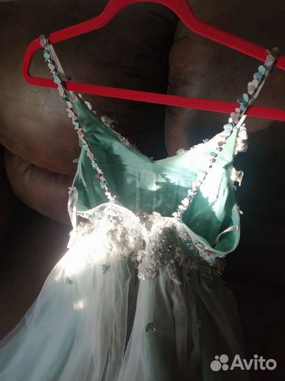 Платье нарядное, короткое, пышное