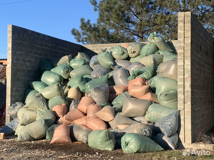 Опилки в мешках