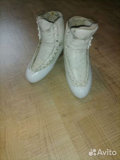 Ботинки для фигурного катания