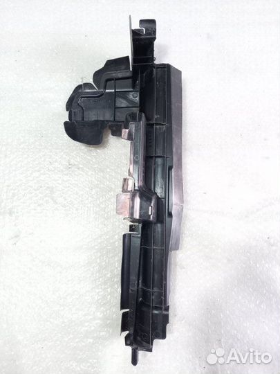 Дефлектор радиатора левый Toyota Camry V70 2018