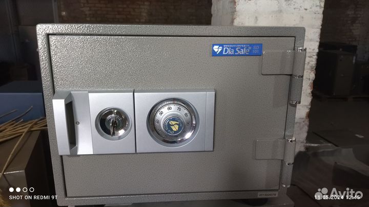 Сейф новый - бесплатная доставка