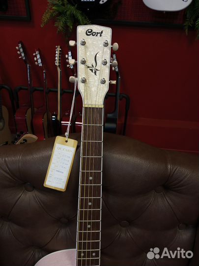 Электроакустическая гитара Cort уменьшенная